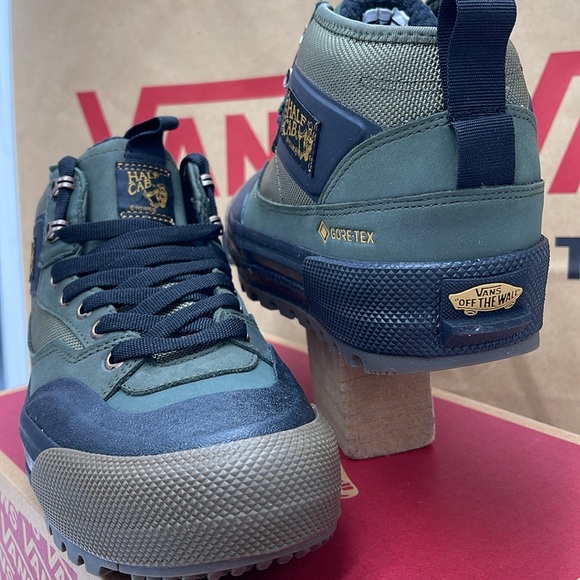 Vans WMNS Half Cab Gore-Tex Mte-3 Grape Leaf/Black
VN0009QWKEK
Boots Sneakers - Picture 11 of 16